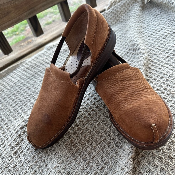 These Børn loafers are versatile and comfortable shoes for women - Picture 3 of 6
